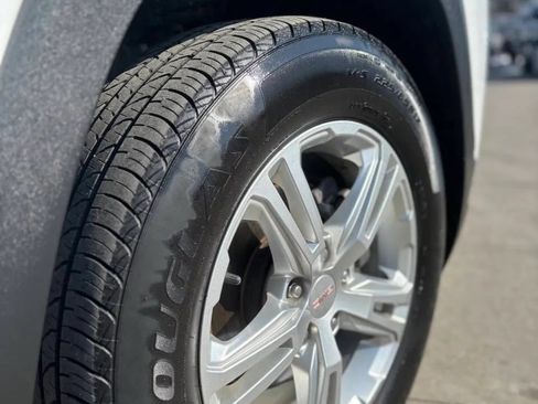 Used 2018 GMC Terrain SLE w/ Driver Convenience Package FWD image 9