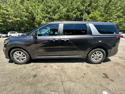 Used 2024 Kia Carnival LX FWD image 4
