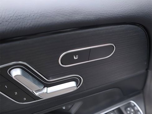 New 2026 Mercedes-Benz GLB 250 4MATIC image 25