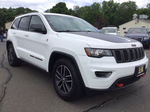 Used 2017 Jeep Grand Cherokee Trailhawk AWD/4WD image 6