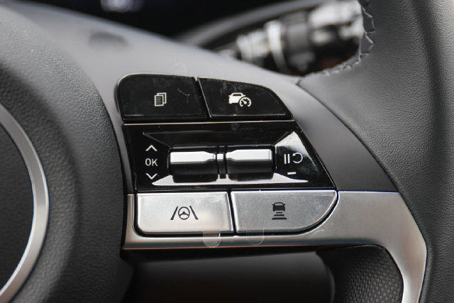 New 2026 Hyundai Elantra Limited FWD image 25