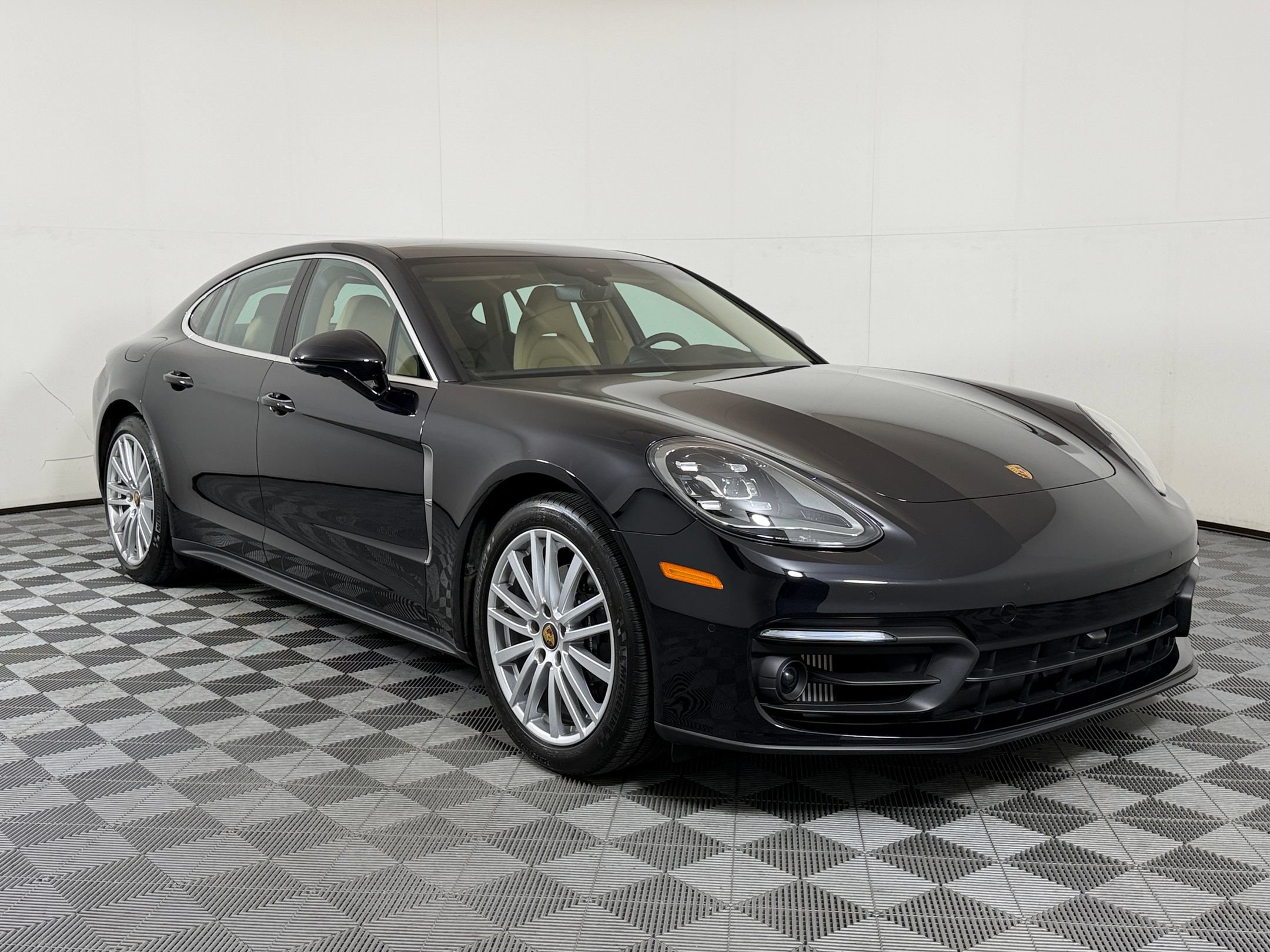 Certified 2023 Porsche Panamera 4 Platinum Edition AWD/4WD image 8