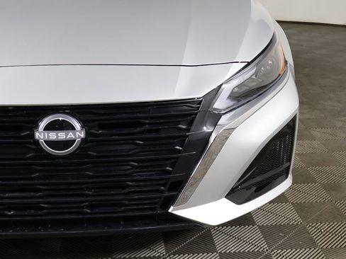 Used 2025 Nissan Altima 2.5 SV FWD image 10