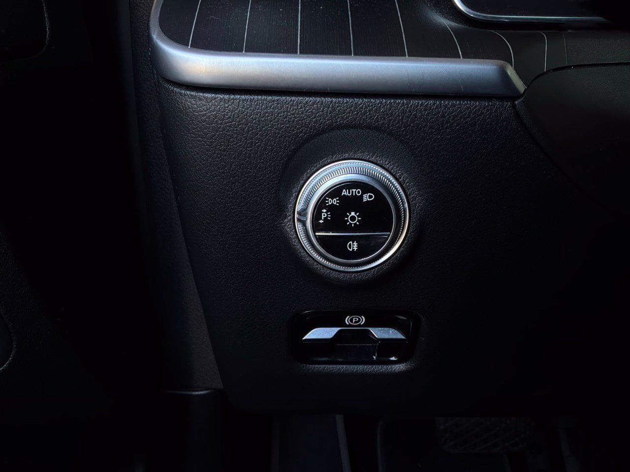 Used 2022 Mercedes-Benz C 300 Sedan image 32