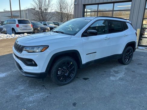 New 2026 Jeep Compass Latitude image 9