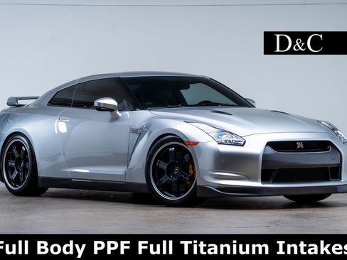 Used 2009 Nissan GT-R Premium AWD/4WD image 1