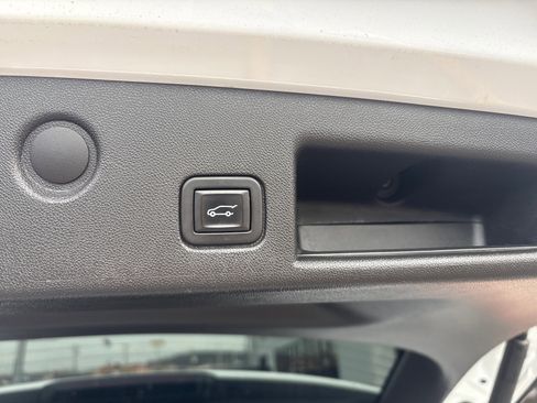 Used 2023 Chevrolet Equinox RS w/ LPO, Floor Liner Package image 21