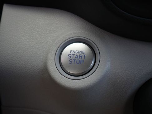 Used 2025 Hyundai Venue SEL FWD image 11