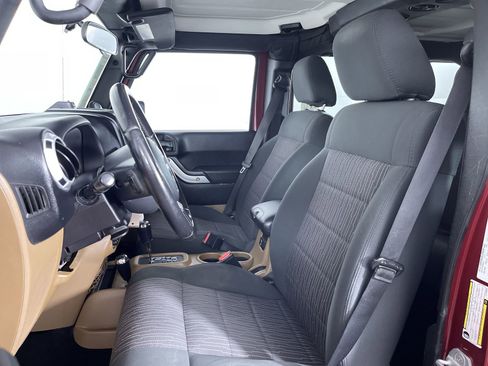 Used 2012 Jeep Wrangler Unlimited Sahara w/ Connectivity Group image 15