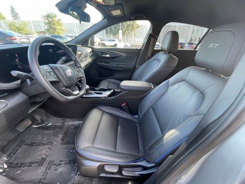 Used 2025 Buick Envista Sport Touring image 24