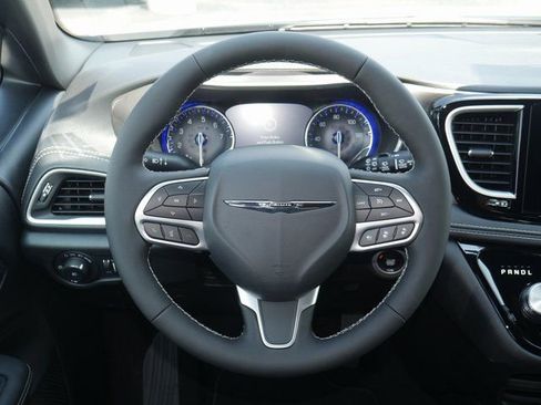 New 2026 Chrysler Pacifica Select image 18