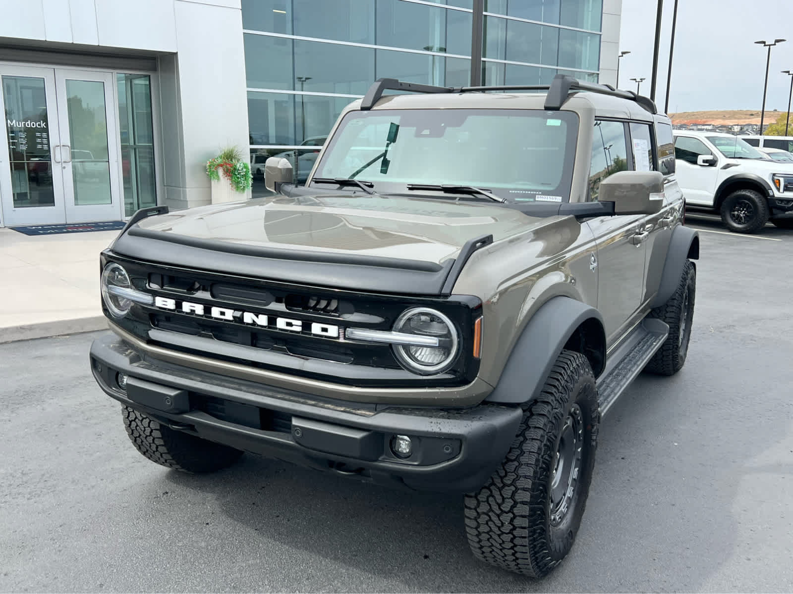 Used 2025 Ford Bronco Outer Banks w/ Sasquatch Package AWD/4WD image 2
