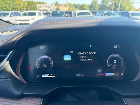 Used 2022 Jeep Grand Cherokee Summit AWD/4WD image 25