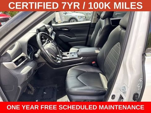 Used 2021 Toyota Highlander XLE AWD/4WD image 14