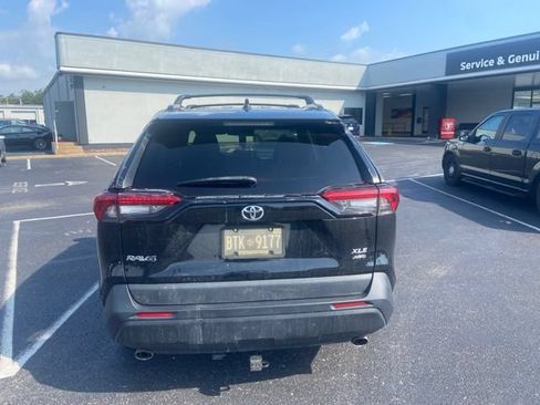 Used 2022 Toyota RAV4 XLE AWD/4WD image 5