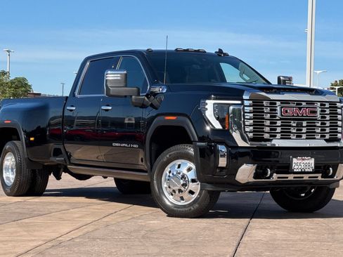 Used 2024 GMC Sierra 3500 Denali w/ Denali Reserve Package AWD/4WD image 2