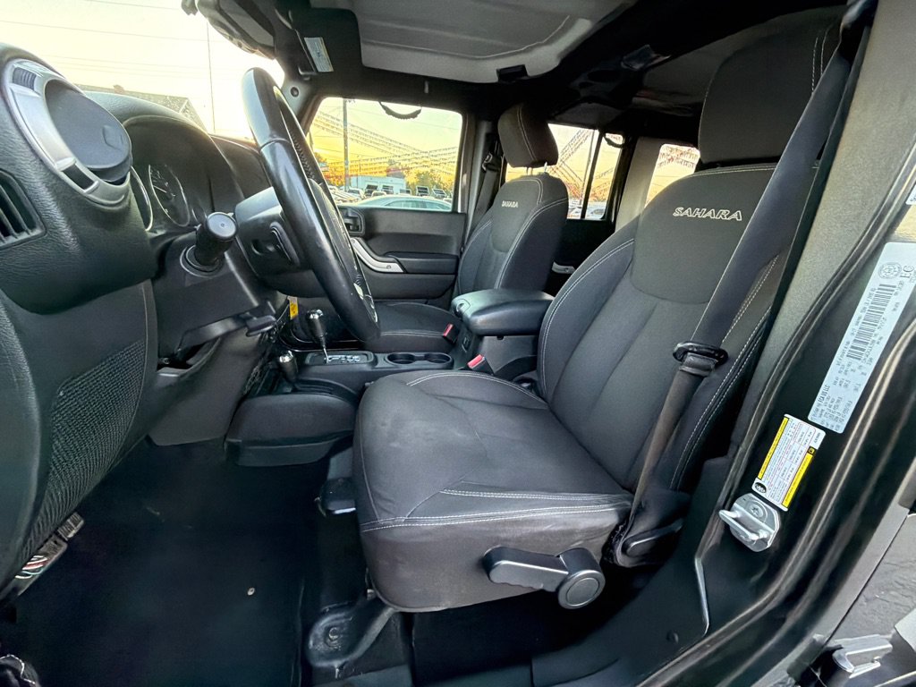 Used 2018 Jeep Wrangler Unlimited Sahara AWD/4WD image 10