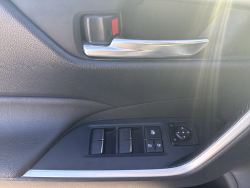 Used 2023 Toyota RAV4 SE image 17