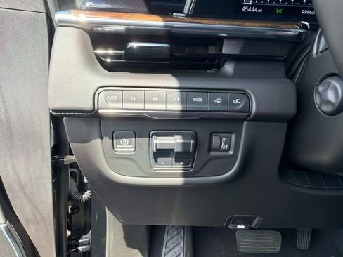 Used 2024 Cadillac Escalade Sport Platinum w/ Heavy-Duty Trailer Package AWD/4WD image 30