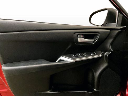 Used 2016 Toyota Camry LE image 22