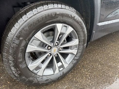 New 2026 Chevrolet Equinox LT w/ Convenience Package II AWD/4WD image 9