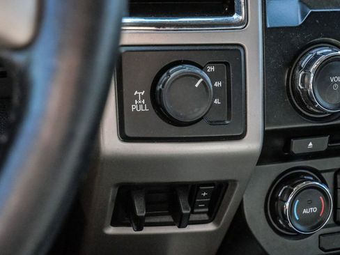 Used 2017 Ford F250 Lariat w/ Chrome Package image 28