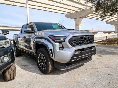 Used 2024 Toyota Tacoma TRD Sport image 6
