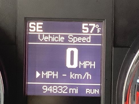 Used 2015 Chrysler Town & Country Touring image 23