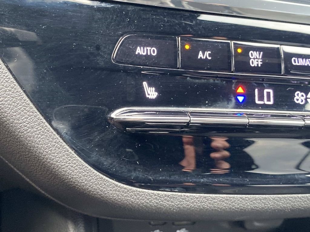 Used 2024 Buick Envista Avenir FWD image 28