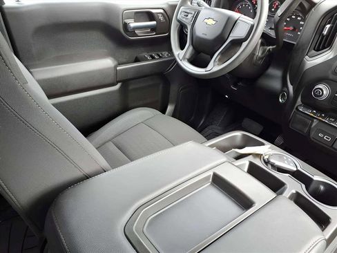 Used 2024 Chevrolet Silverado 1500 Custom image 9