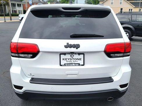 Used 2018 Jeep Grand Cherokee Limited AWD/4WD image 5