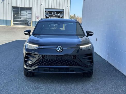 New 2026 Volkswagen Tiguan SE R-Line image 9
