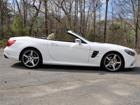 Used 2017 Mercedes-Benz SL 550 550 Roadster / 4.7L V8 / Massa image 33