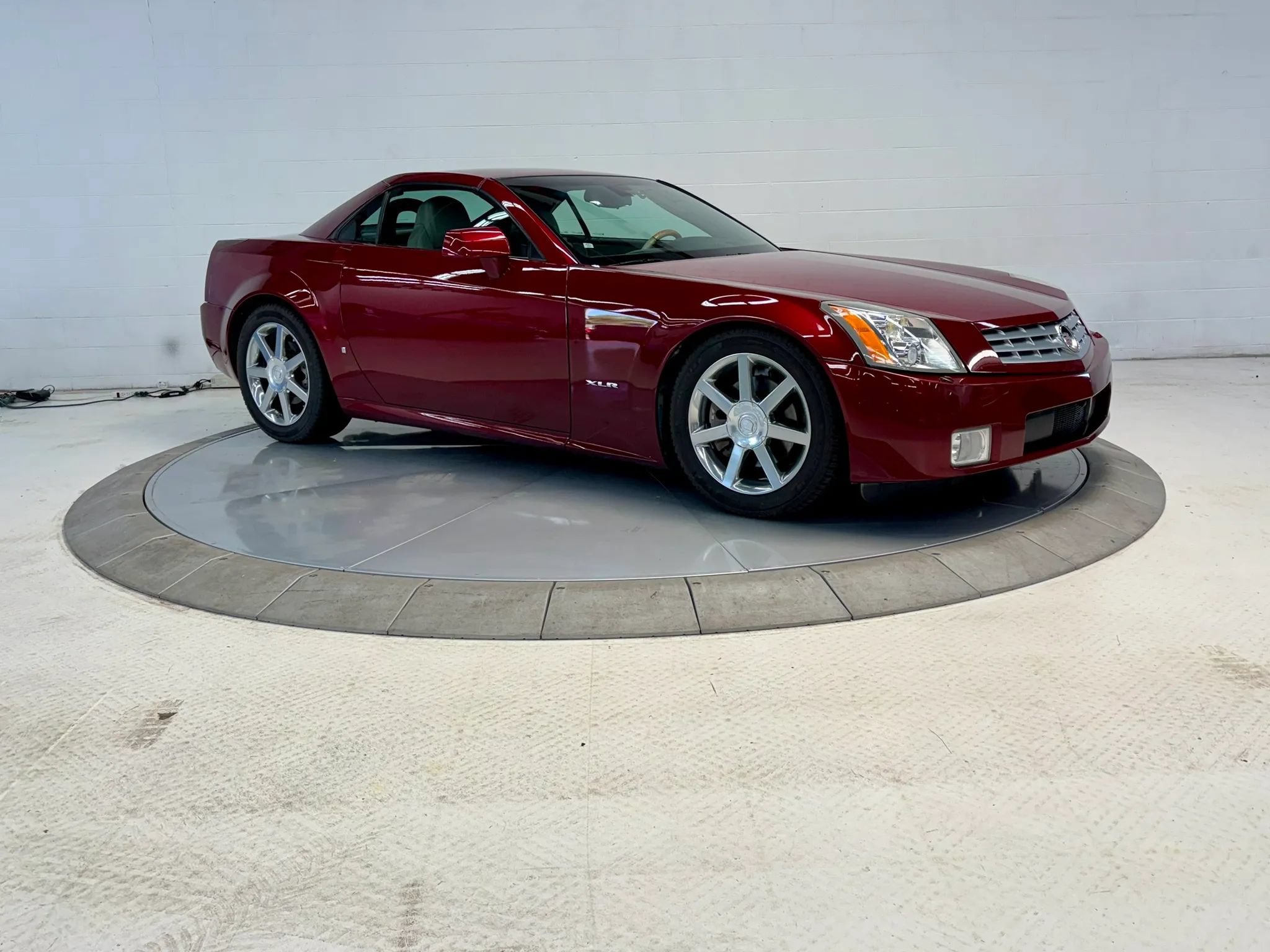 Used 2006 Cadillac XLR RWD image 21