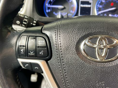 Used 2018 Toyota Highlander SE FWD image 18