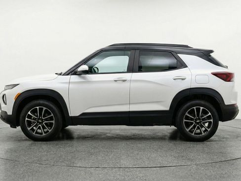 Used 2025 Chevrolet TrailBlazer LT FWD image 5