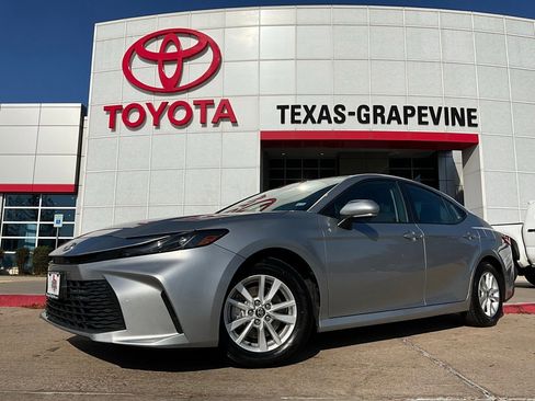 Used 2025 Toyota Camry LE image 2