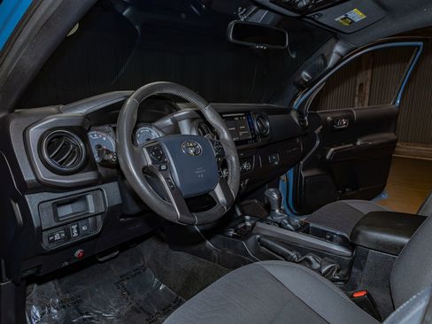 Used 2019 Toyota Tacoma TRD Off-Road w/ Technology Package image 16