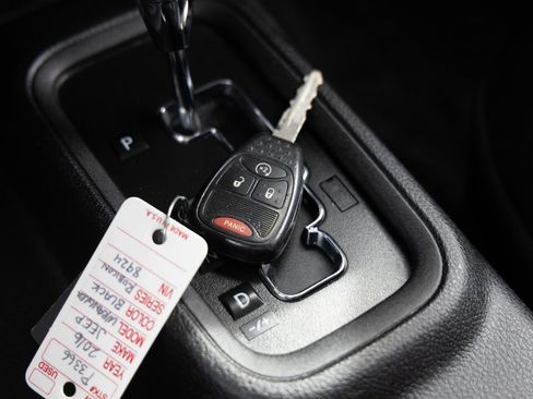 Used 2016 Jeep Wrangler Unlimited Rubicon image 25