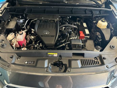 Used 2023 Toyota Highlander LE AWD/4WD image 23