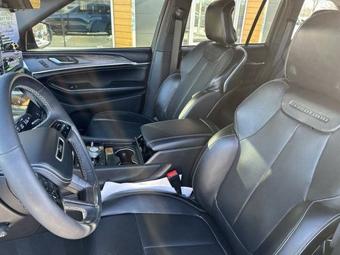 Used 2023 Jeep Grand Cherokee Overland w/ Luxury Tech Group IV image 24