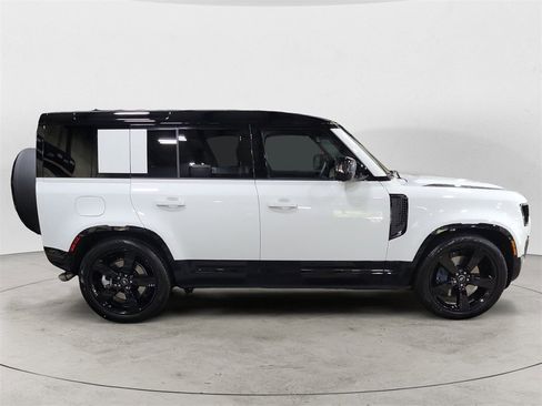 New 2025 Land Rover Defender 110 X-Dynamic SE image 6