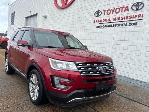 Used 2017 Ford Explorer Limited image 3