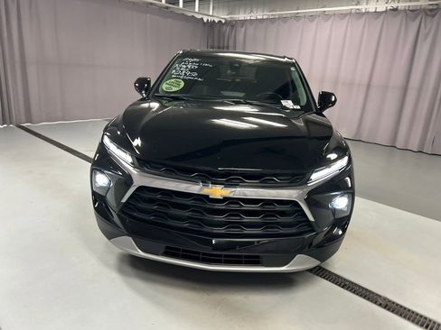 Used 2025 Chevrolet Blazer LT AWD/4WD image 2