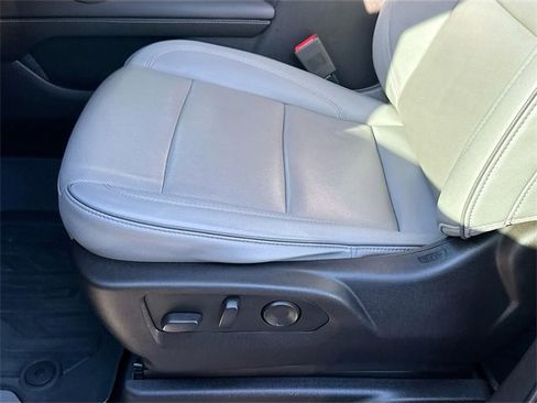 Used 2023 GMC Yukon SLT w/ SLT Premium Package image 18