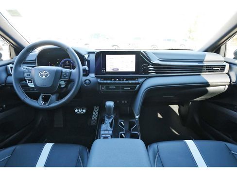 Used 2026 Toyota Camry SE image 7