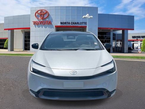 Used 2023 Toyota Prius FWD image 3