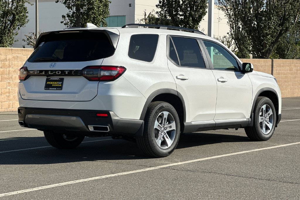 New 2026 Honda Pilot EX-L image 4