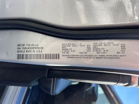 Used 2023 Jeep Grand Cherokee L Overland w/ Advanced Protech Group III AWD/4WD image 33