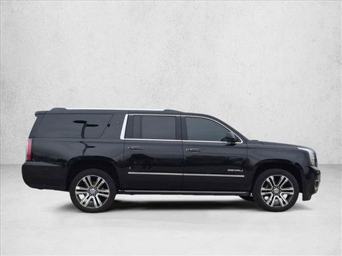 Used 2019 GMC Yukon XL Denali w/ Denali Ultimate Package AWD/4WD image 4